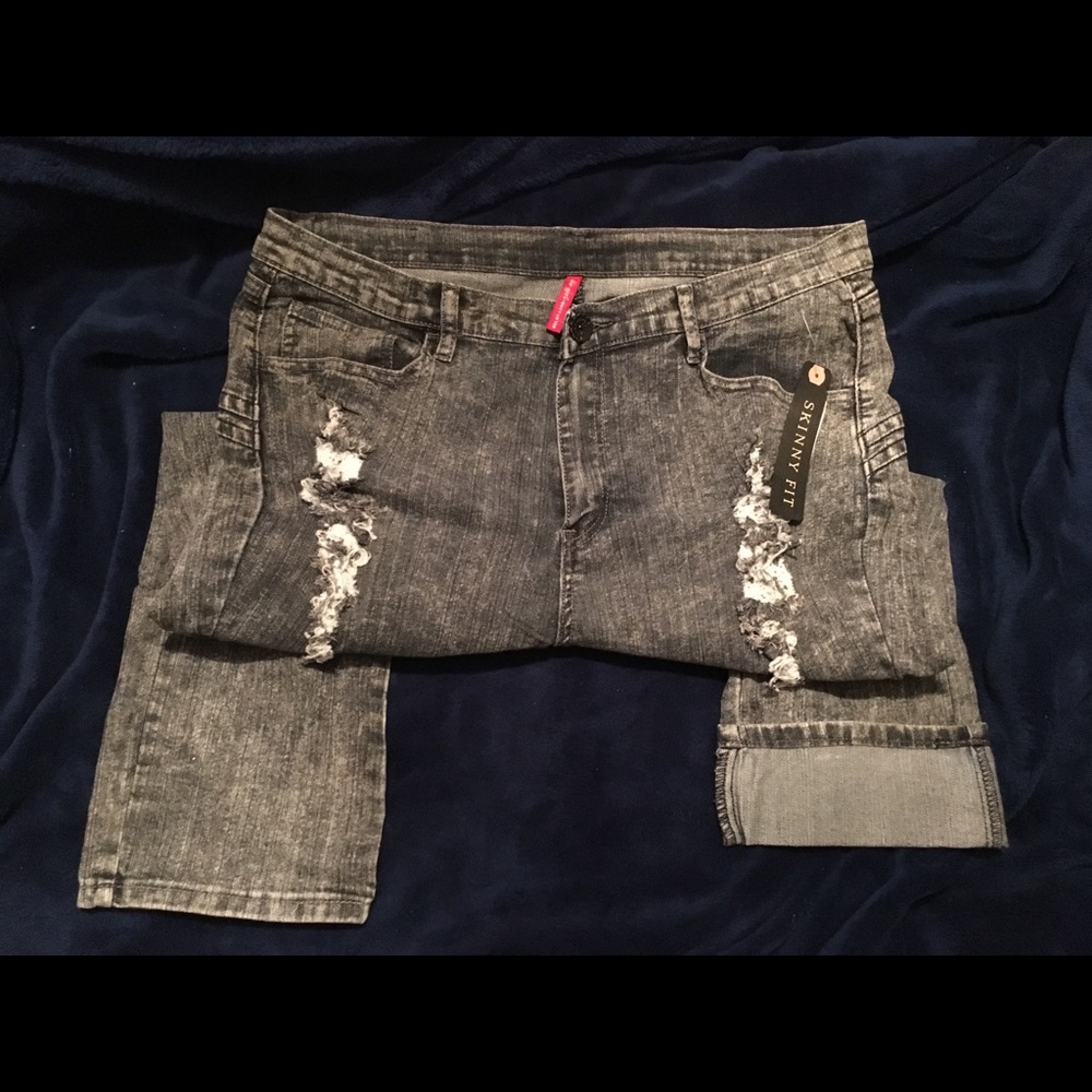 Be Girl distressed capris